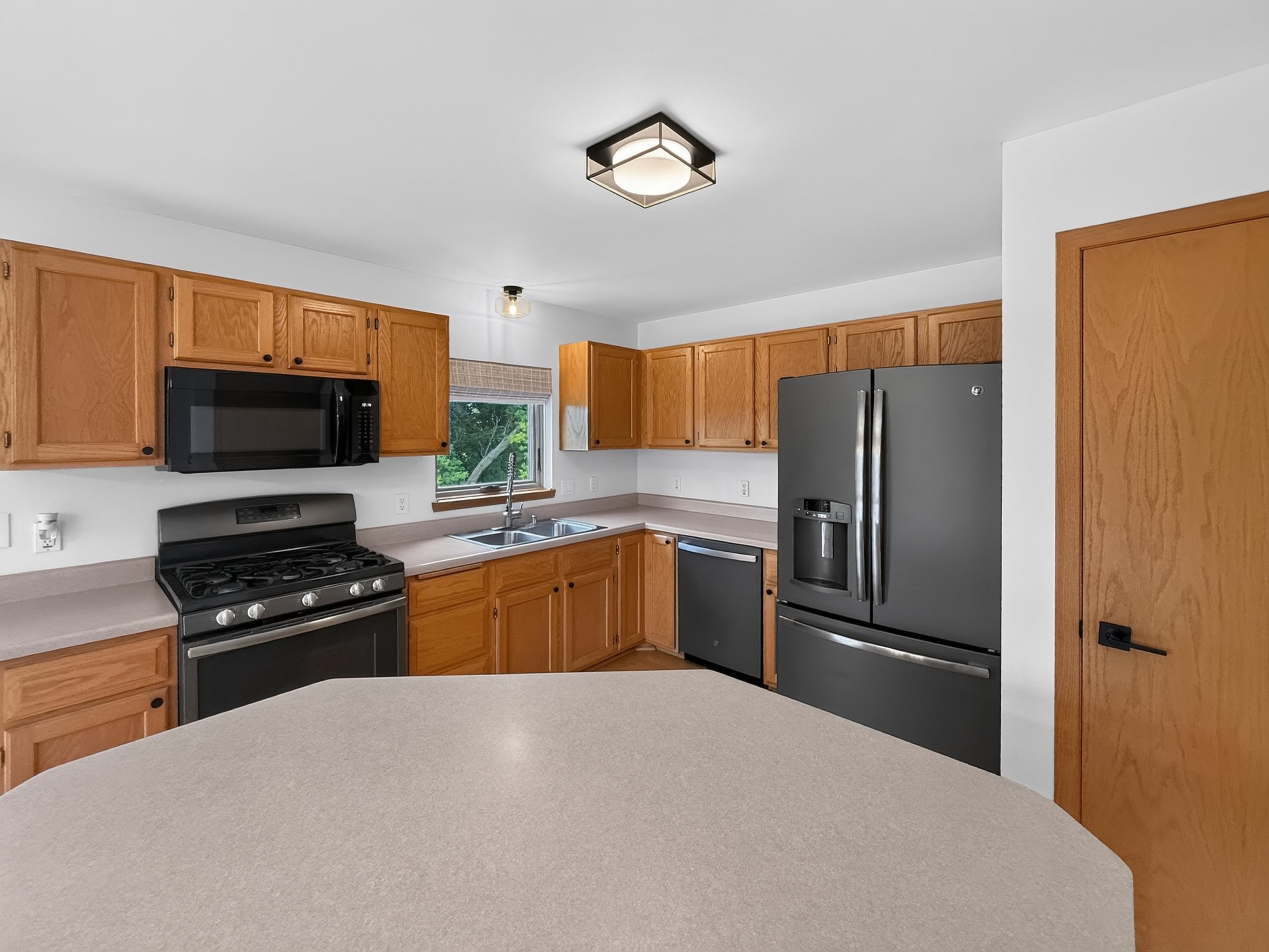 932 Vista Ridge Drive Mount Horeb, WI 53572 - Photo 12 of 35