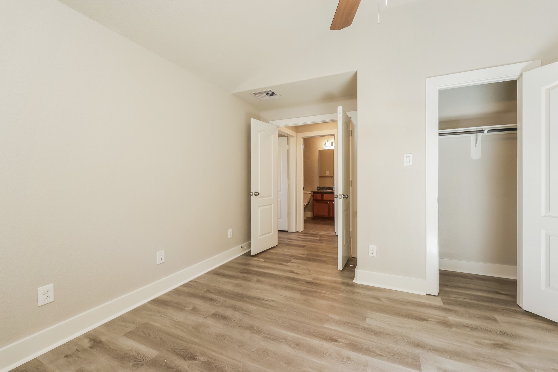 1923 Jara Court Spring, TX 77388 - Photo 11 of 17 Gallery Image 11