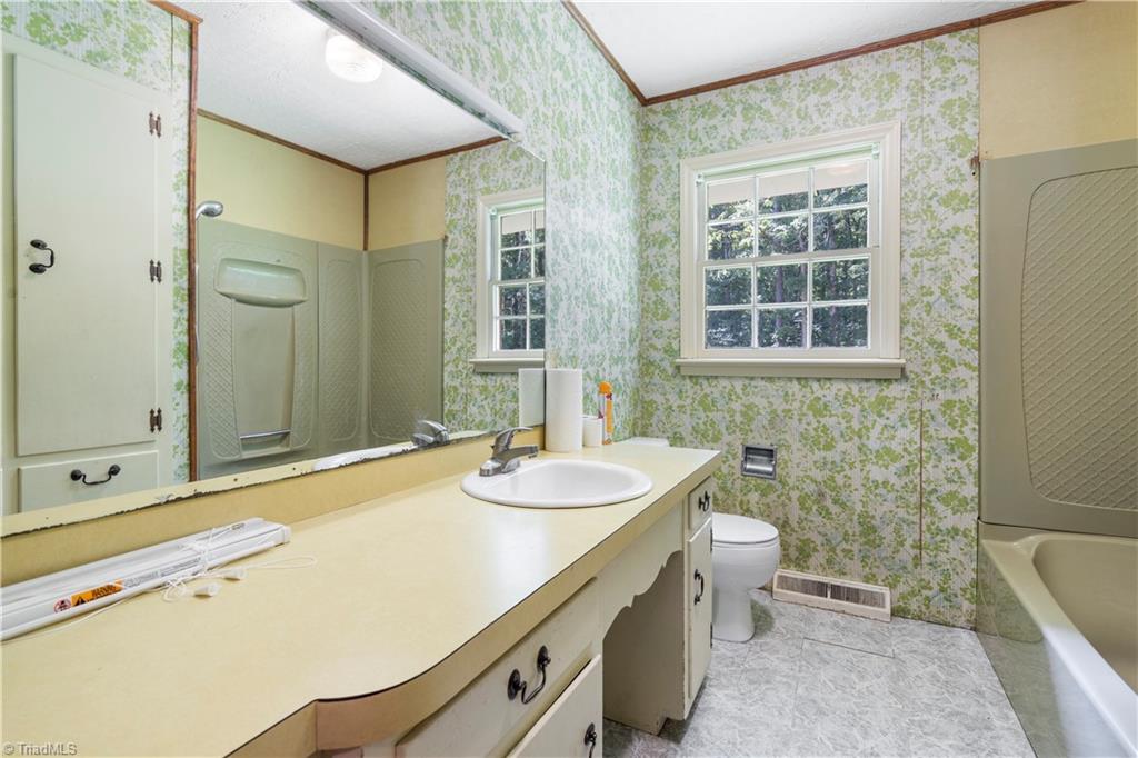 566 Sexton Road Denton, NC 27239 - Photo 23 of 29 full bath