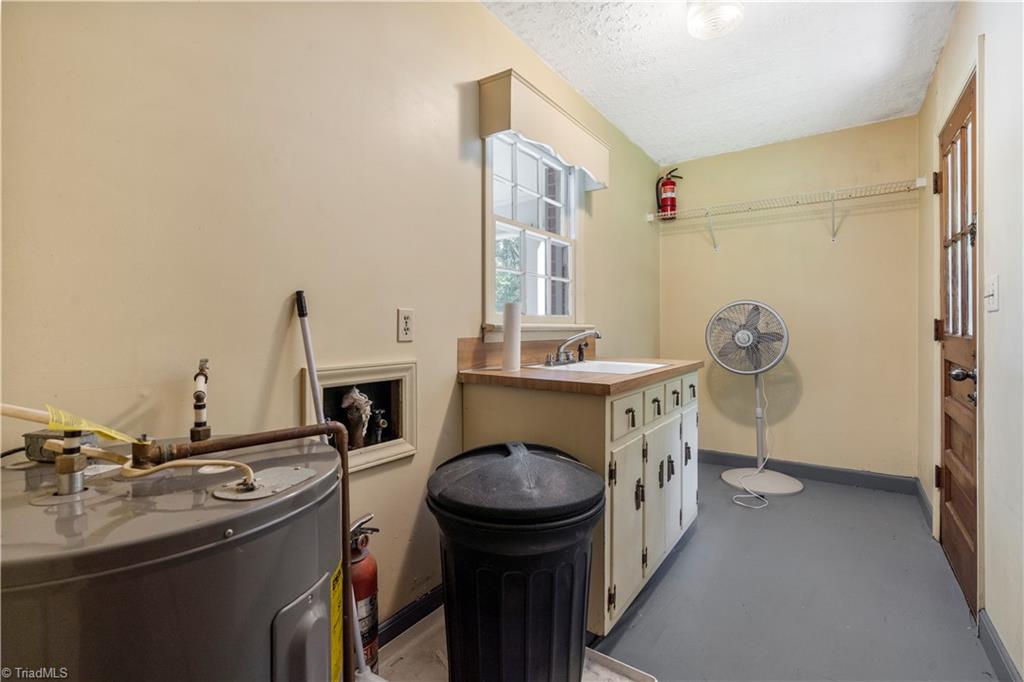 566 Sexton Road Denton, NC 27239 - Photo 27 of 29 laundry