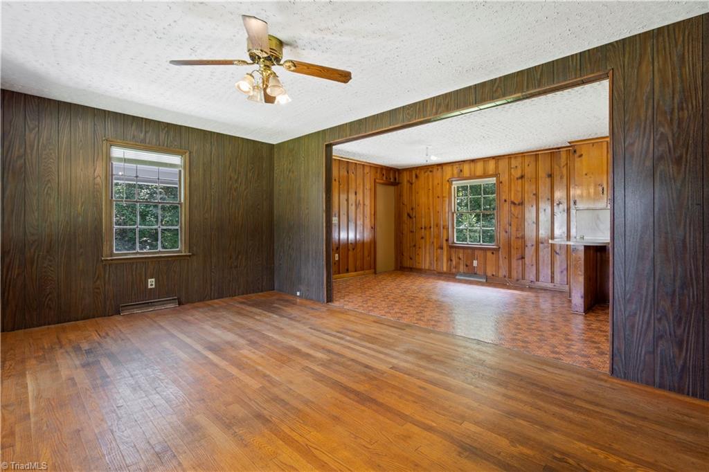 566 Sexton Road Denton, NC 27239 - Photo 9 of 29 living room