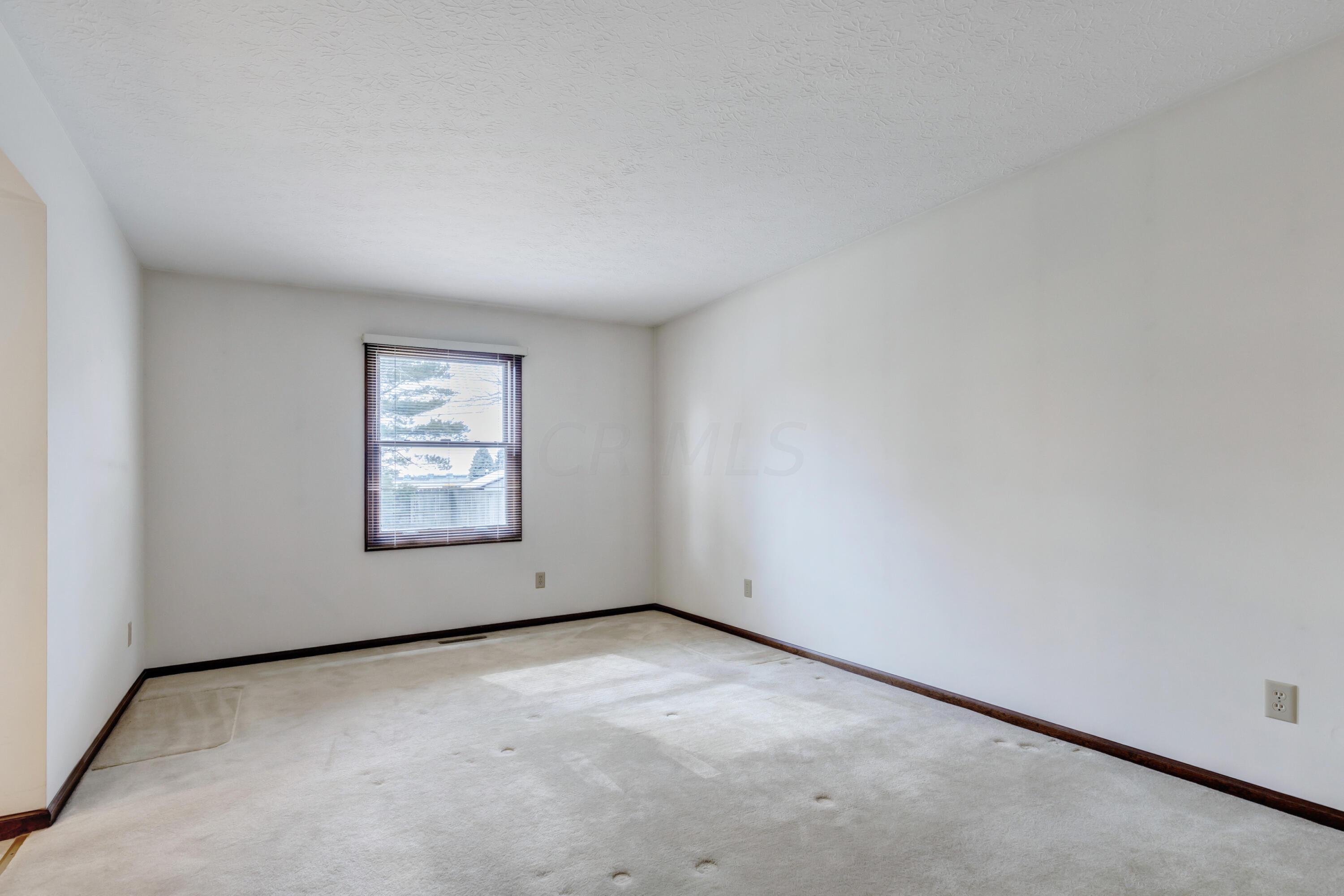 2571 Youngs Grove Road Columbus, OH 43231 - Photo 16 of 40 Owner's suite-spacious and airy