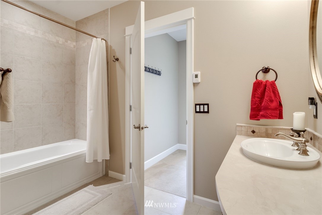 22 West Lee Street, Unit 601 Seattle, WA 98119 - Photo 15 of 25