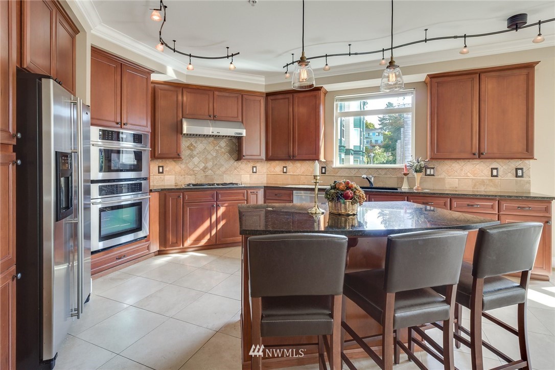 22 West Lee Street, Unit 601 Seattle, WA 98119 - Photo 6 of 25