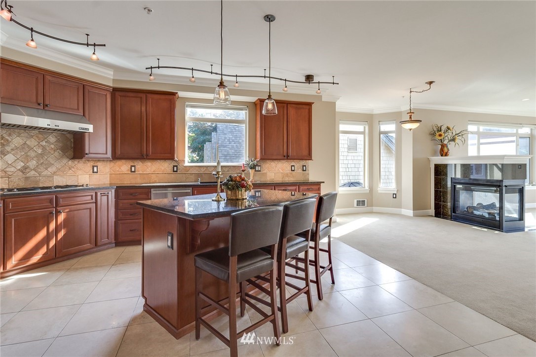 22 West Lee Street, Unit 601 Seattle, WA 98119 - Photo 8 of 25