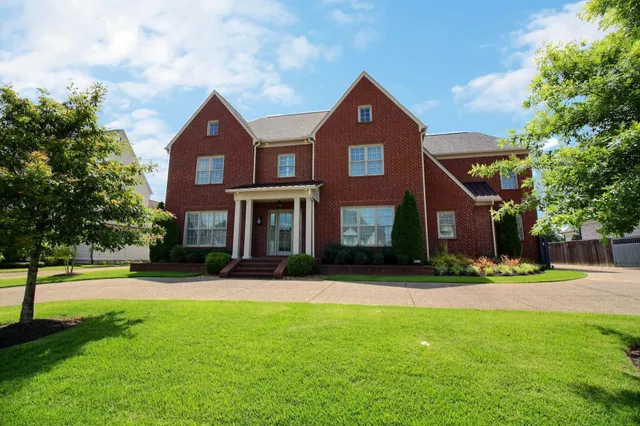 $1,200,000 | 3181 Chapel Woods Cove, Germantown, TN 38139