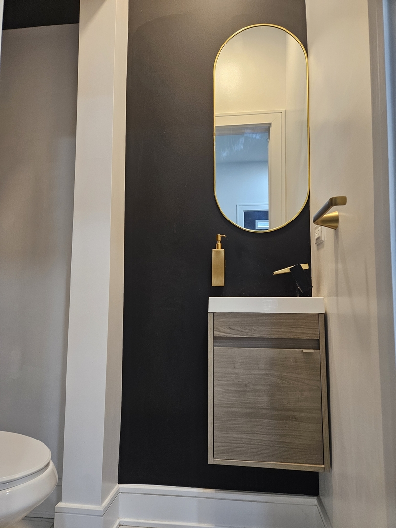 5402 North Mobile Avenue Chicago, IL 60630 - Photo 3 of 42