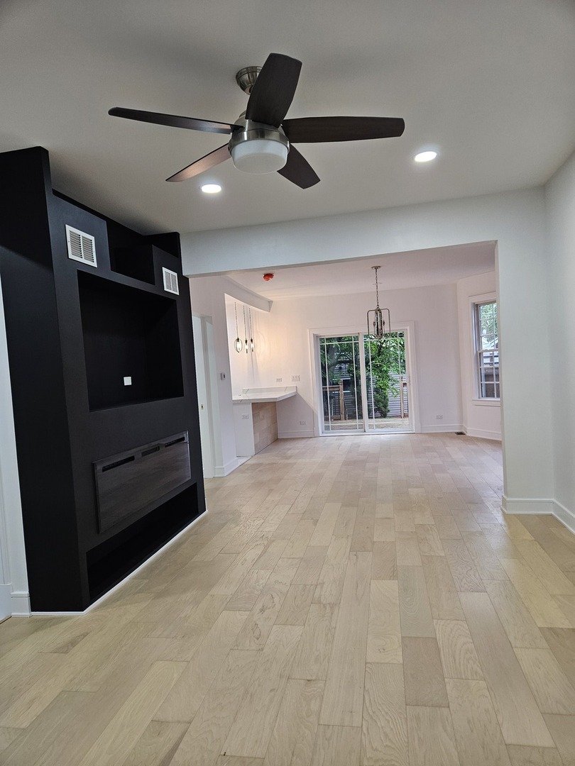 5402 North Mobile Avenue Chicago, IL 60630 - Photo 4 of 42