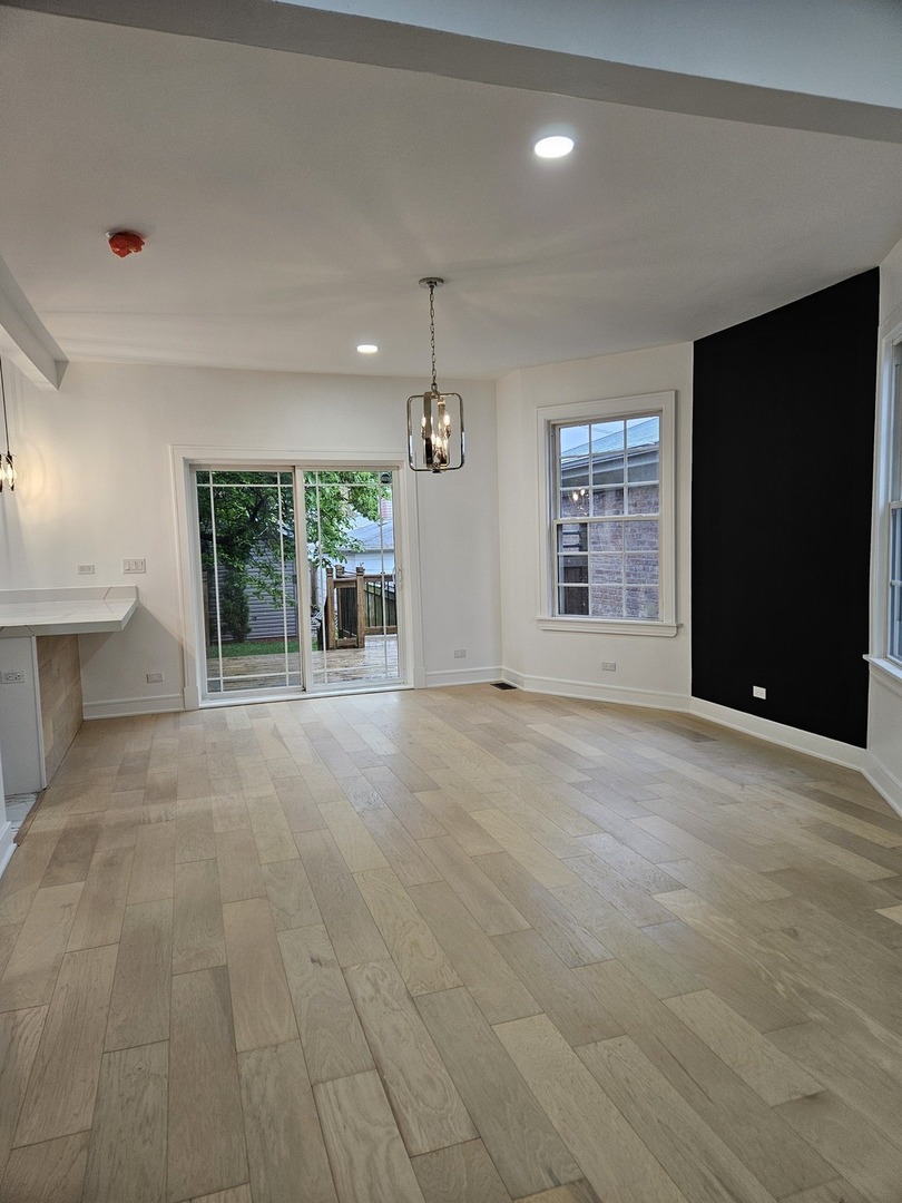 5402 North Mobile Avenue Chicago, IL 60630 - Photo 5 of 42