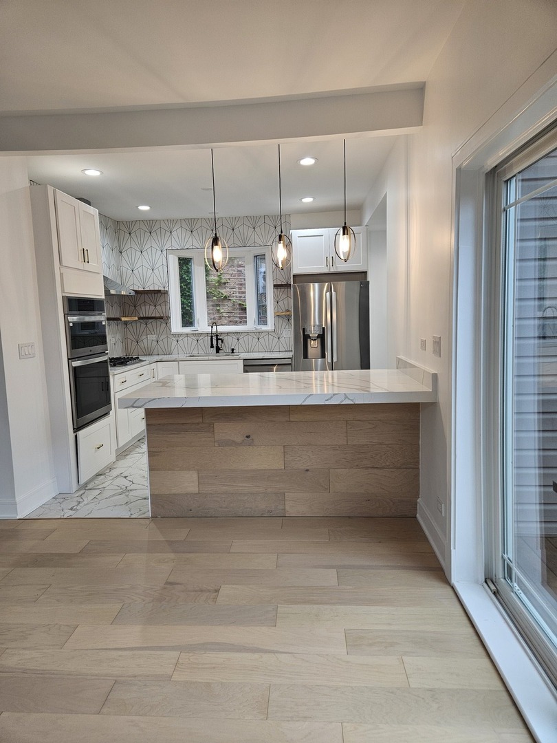 5402 North Mobile Avenue Chicago, IL 60630 - Photo 9 of 42