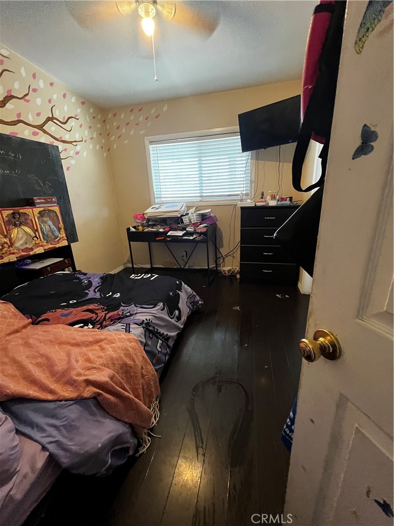 1609 West 166th Street Compton, CA 90220 - Photo 6 of 19 1ST BEDROOM WITH A JACK AND JILL 1/2 BATHROOM