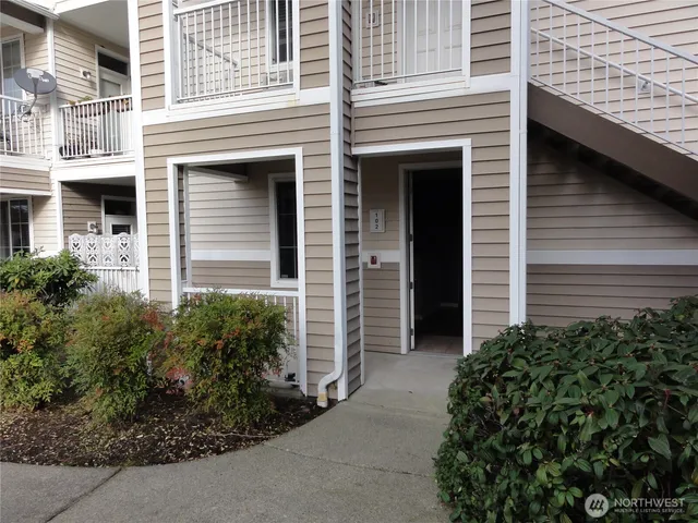 $263,500 | 10008 186th Street East, Unit 102, Puyallup, WA 98375