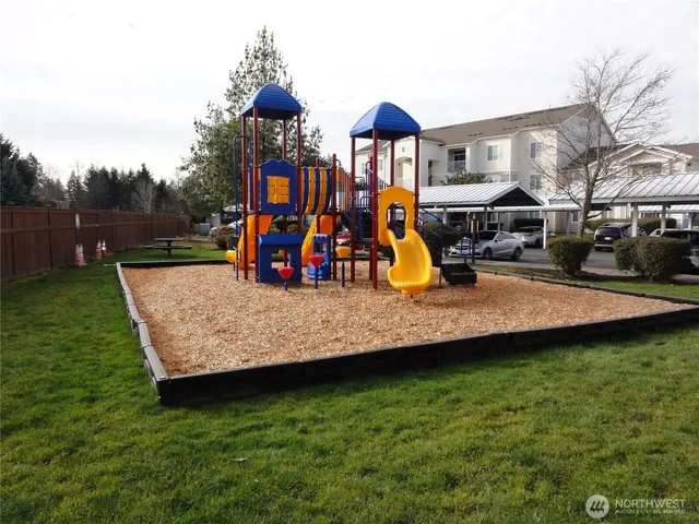 $263,500 | 10008 186th Street East, Unit 102, Puyallup, WA 98375