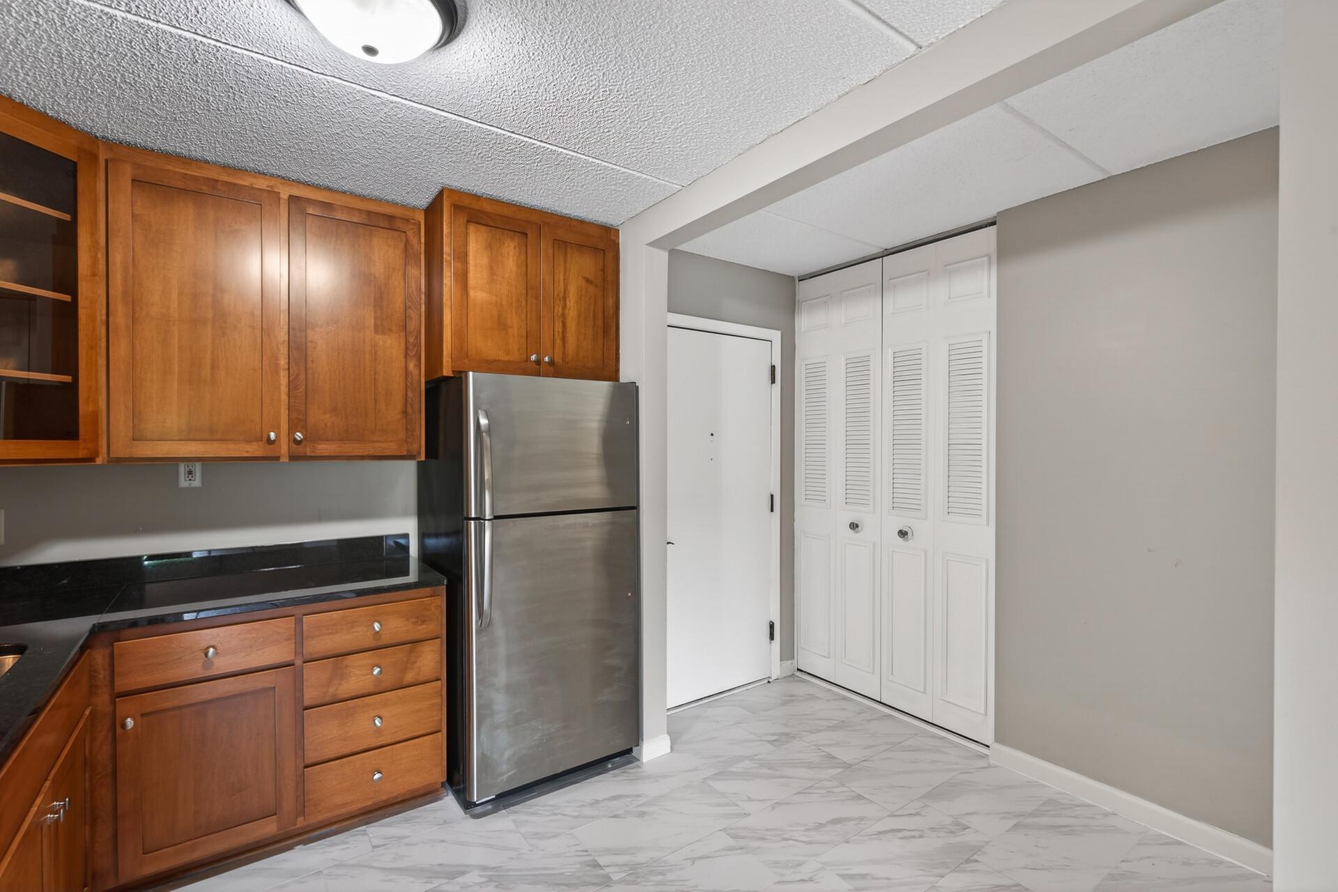 10501 Cedar Lake Road, Unit 318 Minnetonka, MN 55305 - Photo 14 of 48