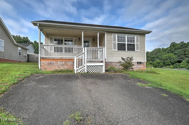 $229,900 | 104 St James Place, Bristol, TN 37620