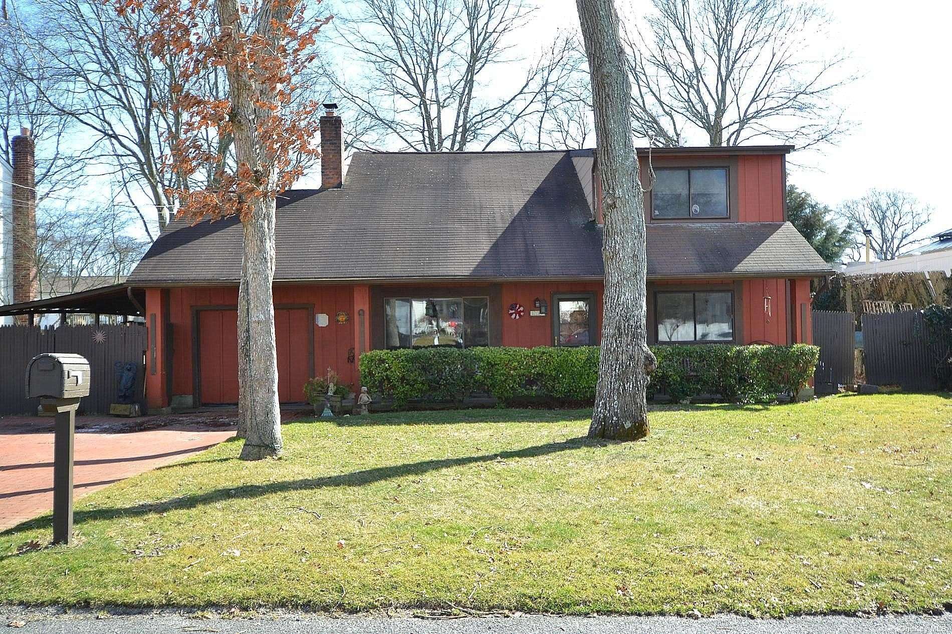 134 Alcolade Dr East