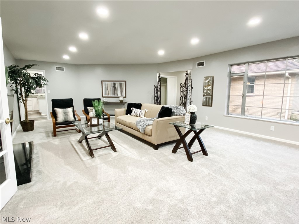 901 Sovereign Road Akron, OH 44303 - Photo 3 of 21 Gallery Image 3