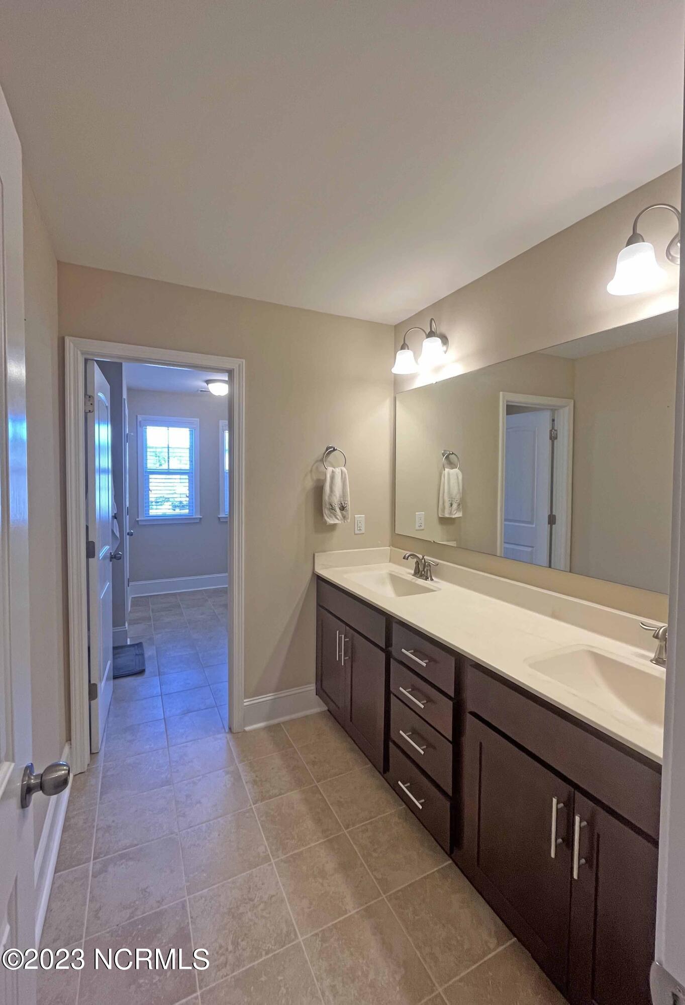 160 Warren Lake Road Aberdeen, NC 28315 - Photo 21 of 35 Second Floor Bath
