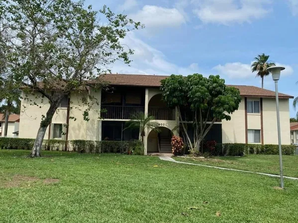 $207,500 | 4999 Sable Pine Circle, Unit D2, West Palm Beach, FL 33417