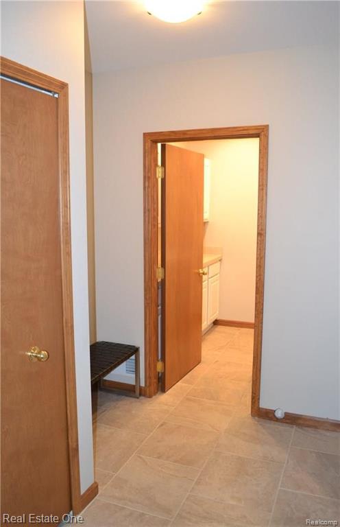 30992 Country Ridge Circle Farmington Hills, MI 48331 - Photo 21 of 40