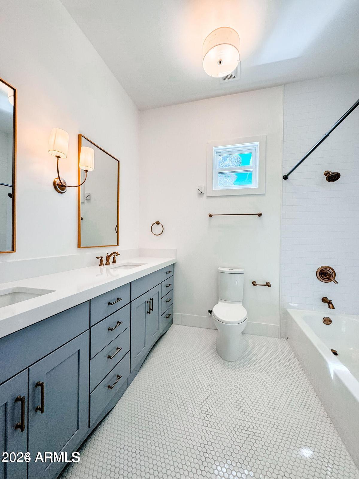 16 West Ocotillo Road Phoenix, AZ 85013 - Photo 7 of 15 16ocotillobathroom