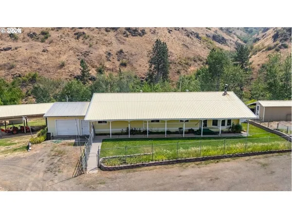 $300,000 | 54312 Highway 86, Halfway, OR 97834