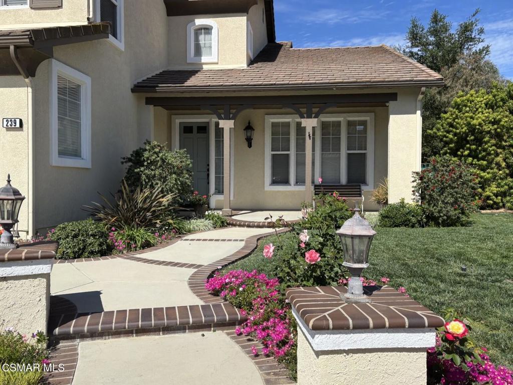 239 Chantilly Circle Simi Valley, CA 93065 - Photo 3 of 31