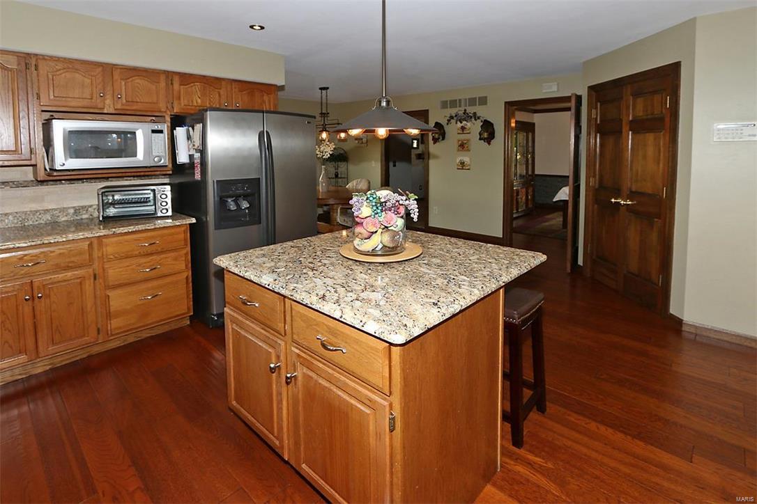 1553 Ridge Road Wildwood, MO 63021 - Photo 13 of 49