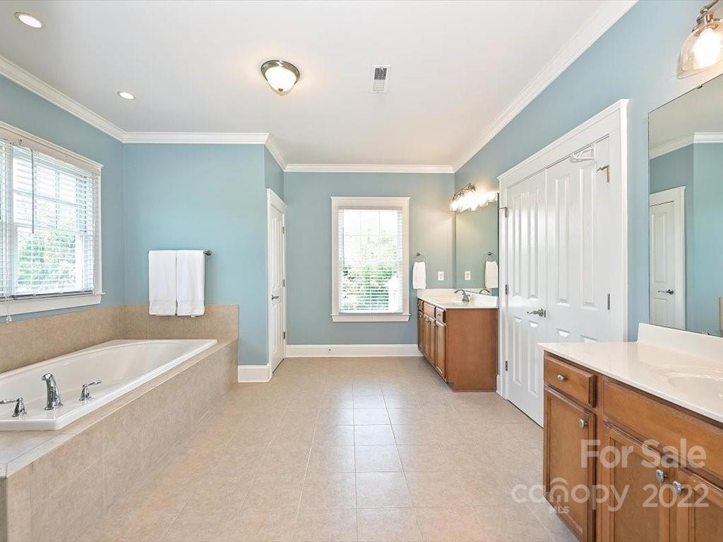 4740 Water Oak Road Charlotte, NC 28211 - Photo 27 of 46 Gallery Image 27