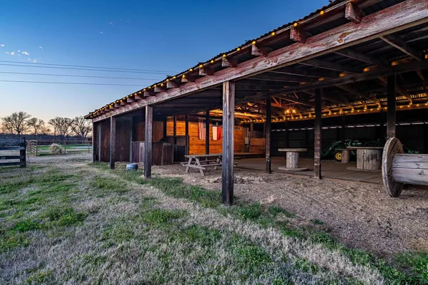 $1,498,750 | 131 Vz Cr, Grand Saline, TX 75140