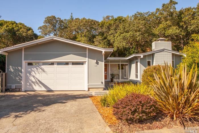 Welcome home..single level..Private and serene..Take a virtual tour!! Watch Virtual Tour 2!! Must see to believe..