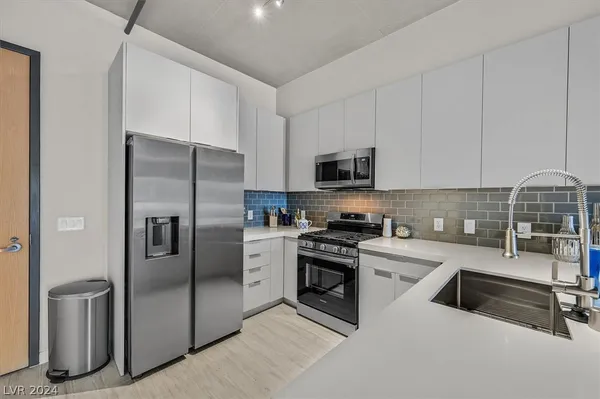 $3,000 | 353 East Bonneville Avenue, Unit 359, Las Vegas, NV 89101
