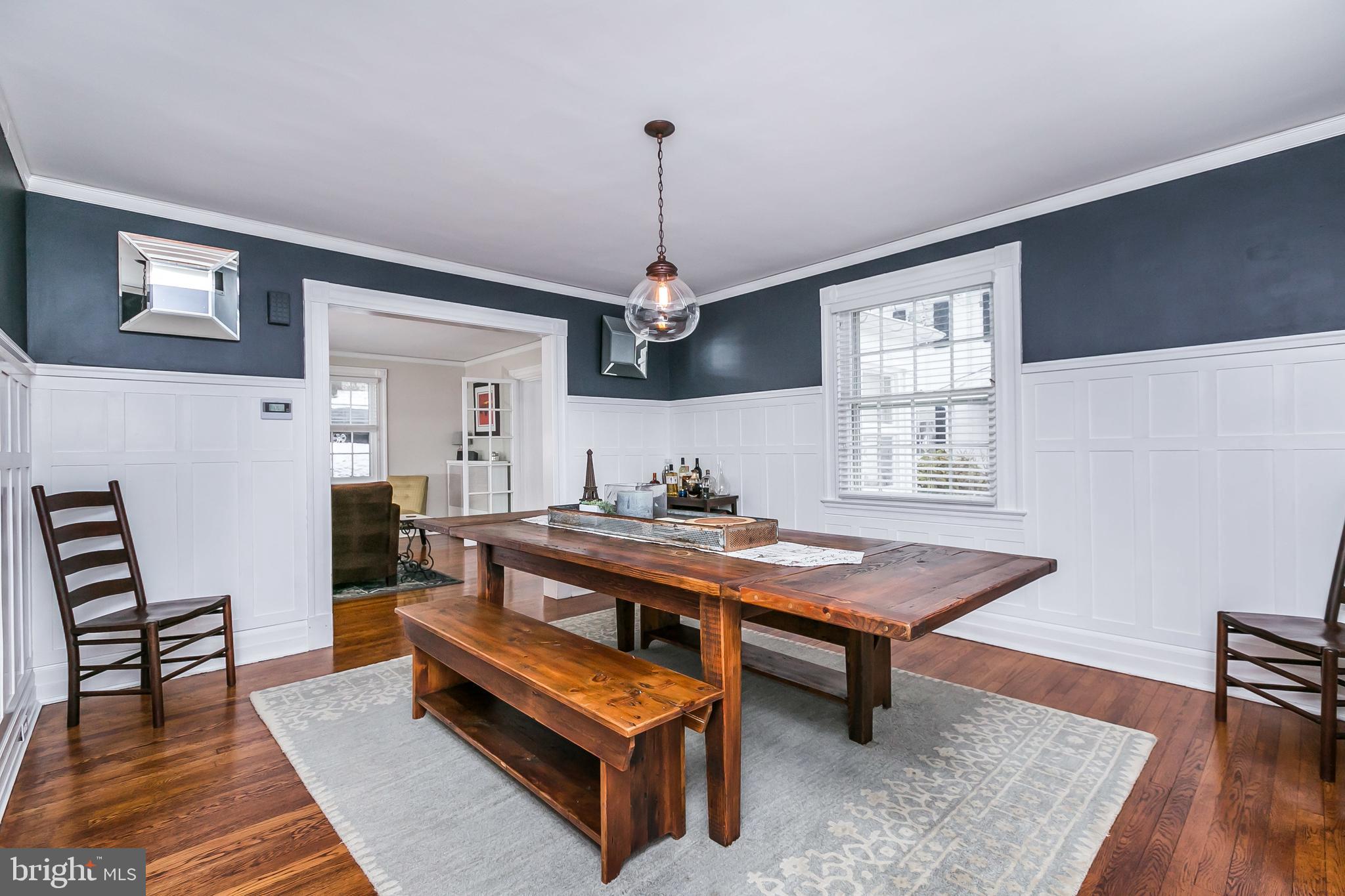 317 Tunbridge Road Baltimore, MD 21212 - Photo 14 of 42 There's really cool custom molding on the walls