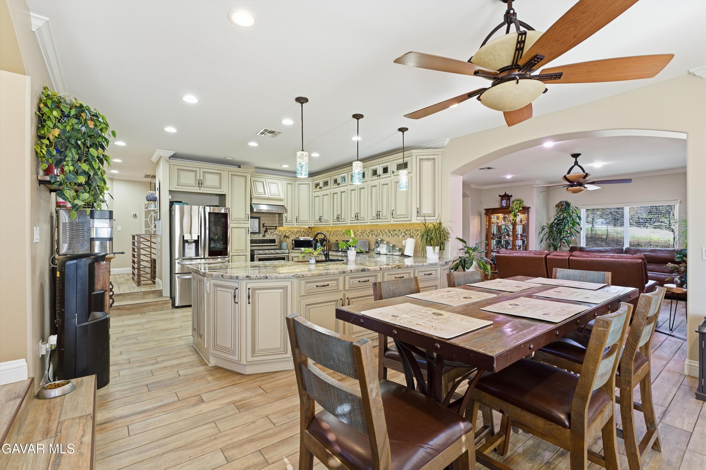 29300 Peregrine Place Tehachapi, CA 93561 - Photo 11 of 46 13-JYP02466