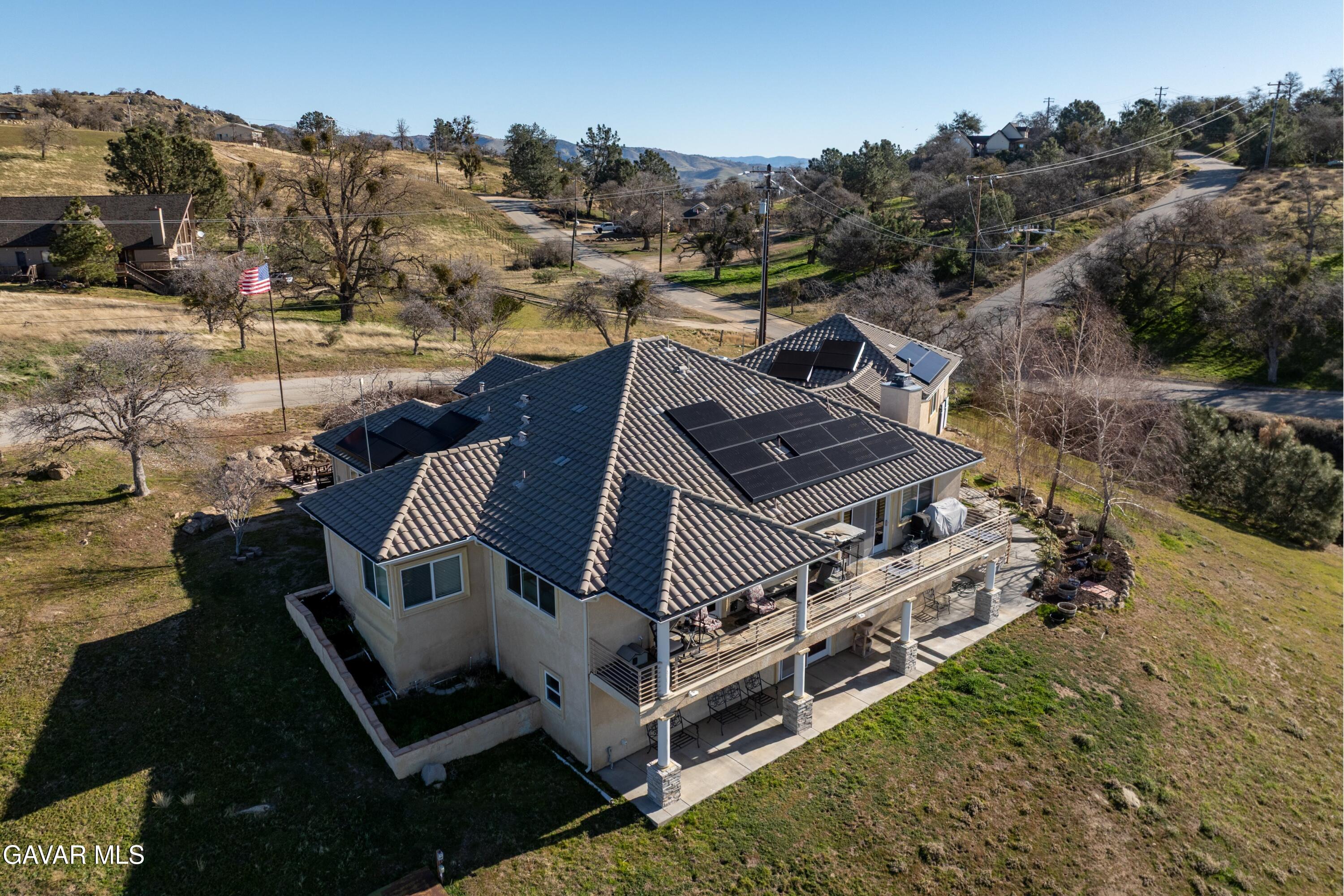 29300 Peregrine Place Tehachapi, CA 93561 - Photo 37 of 46 43-DJI_0079-HDR