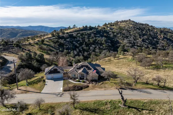 $849,900 | 29300 Peregrine Place, Tehachapi, CA 93561