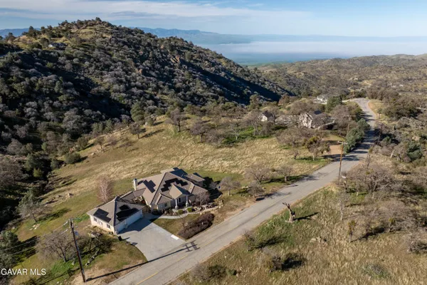 $849,900 | 29300 Peregrine Place, Tehachapi, CA 93561