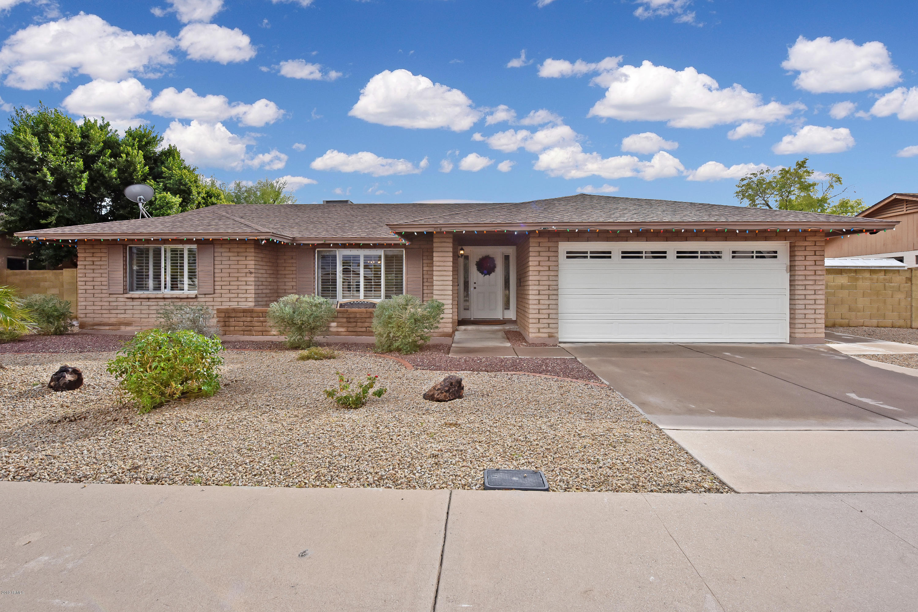 801 East Grandview Road Phoenix, AZ 85022 - Photo 1 of 22 Front 1