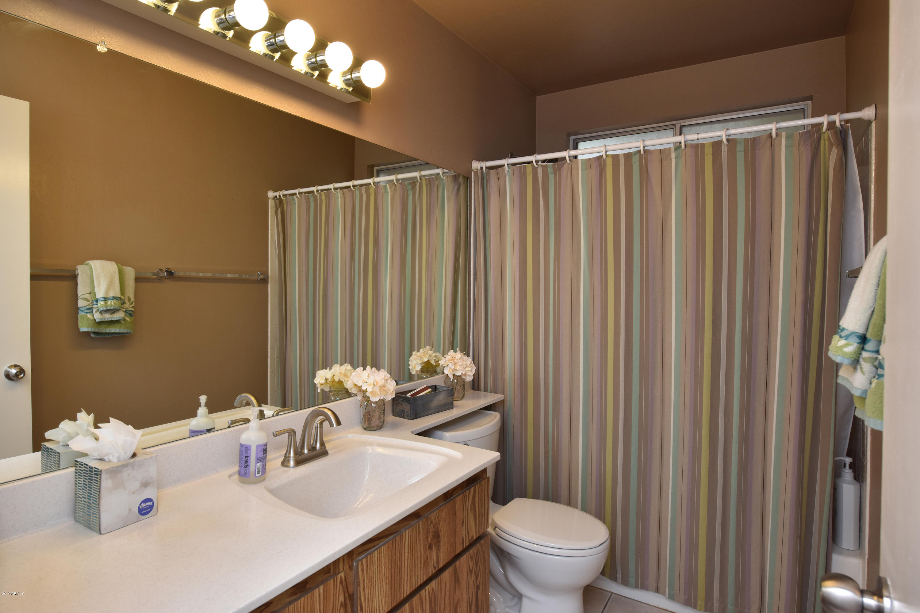 801 East Grandview Road Phoenix, AZ 85022 - Photo 15 of 22 Guestbath A1