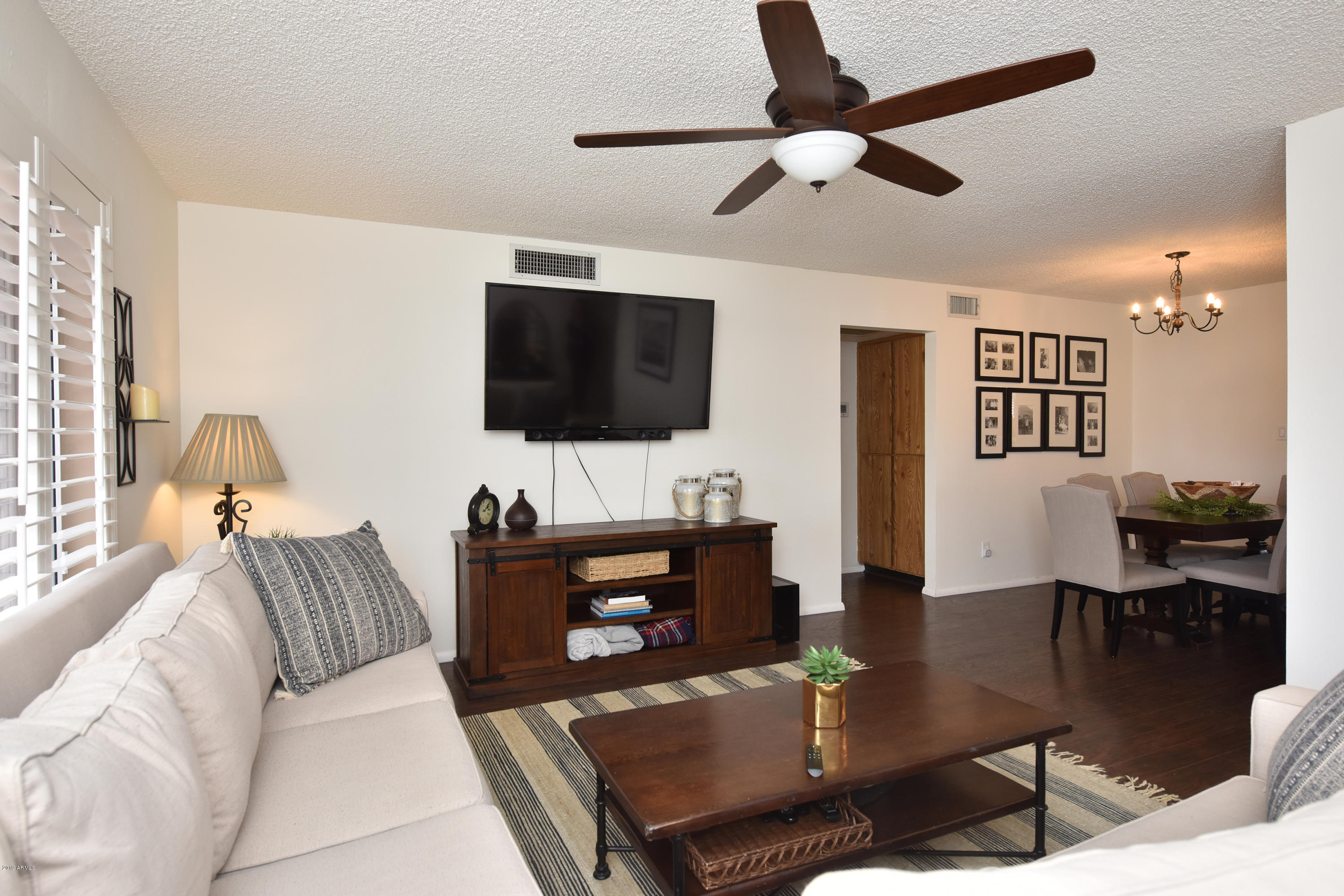 801 East Grandview Road Phoenix, AZ 85022 - Photo 4 of 22 Living 1