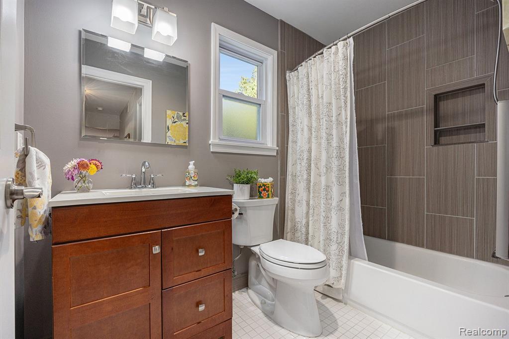 4495 Maybee Road Lake Orion, MI 48359 - Photo 20 of 34