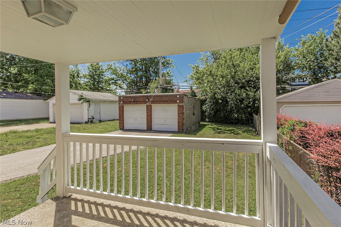 3266 Yorkshire Road Cleveland, OH 44118 - Photo 6 of 34