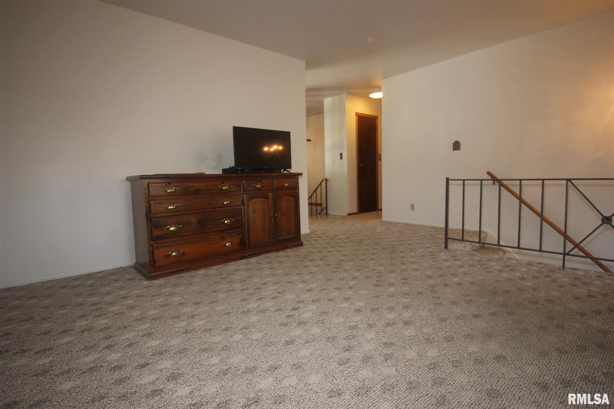 115 Lynnhaven Drive Washington, IL 61571 - Photo 6 of 29 Gallery Image 6