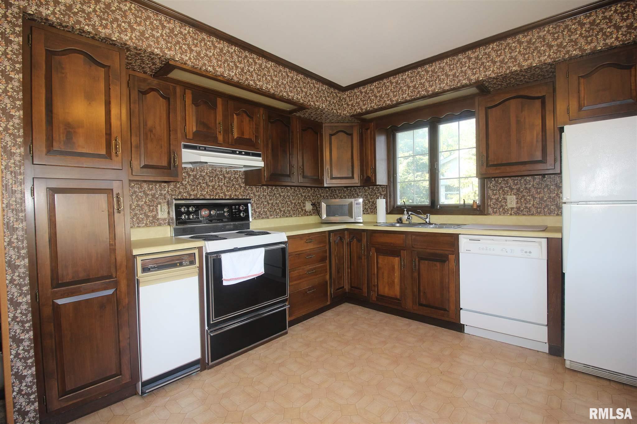 115 Lynnhaven Drive Washington, IL 61571 - Photo 7 of 29 Gallery Image 7