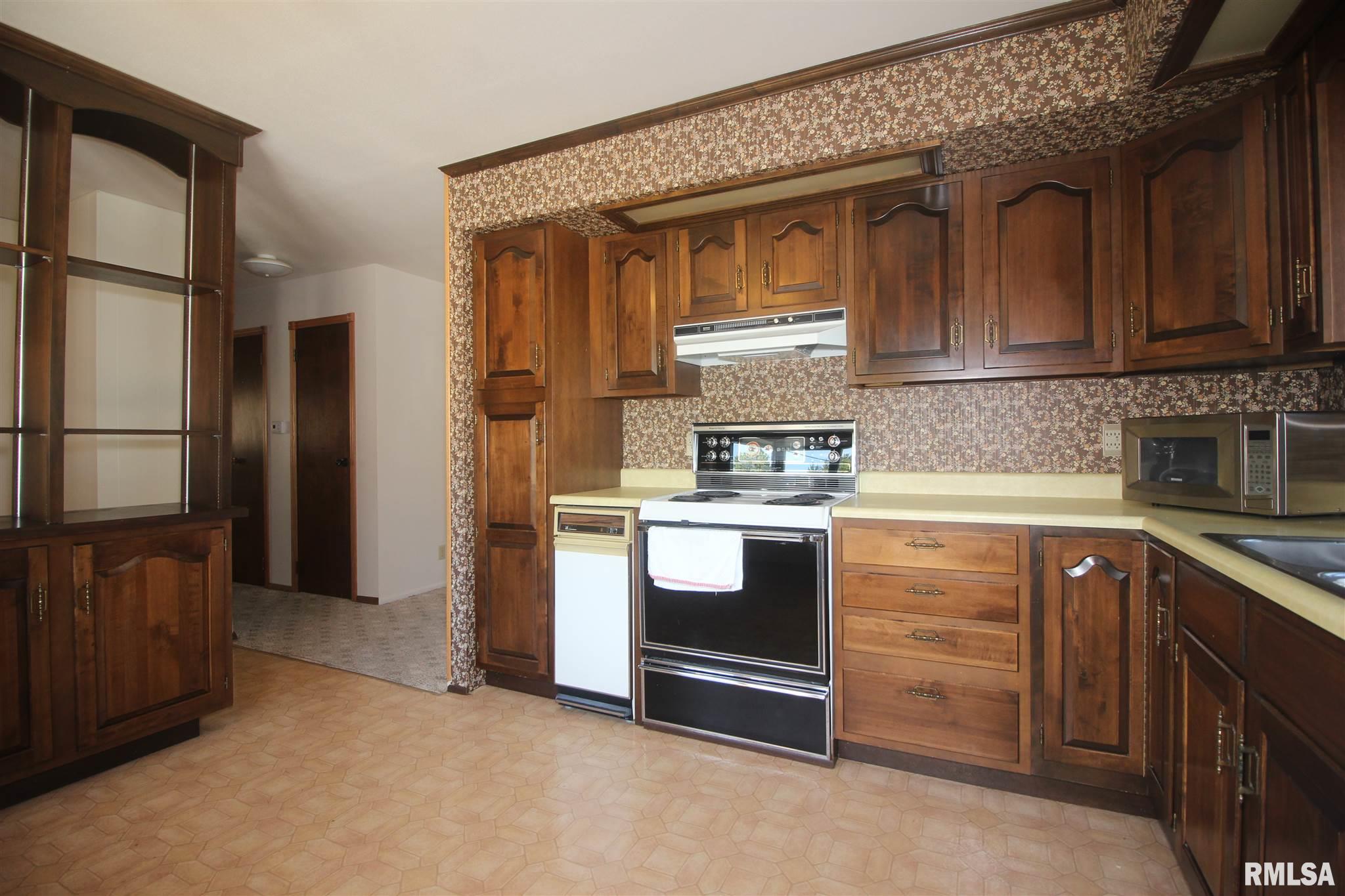 115 Lynnhaven Drive Washington, IL 61571 - Photo 10 of 29 Gallery Image 10