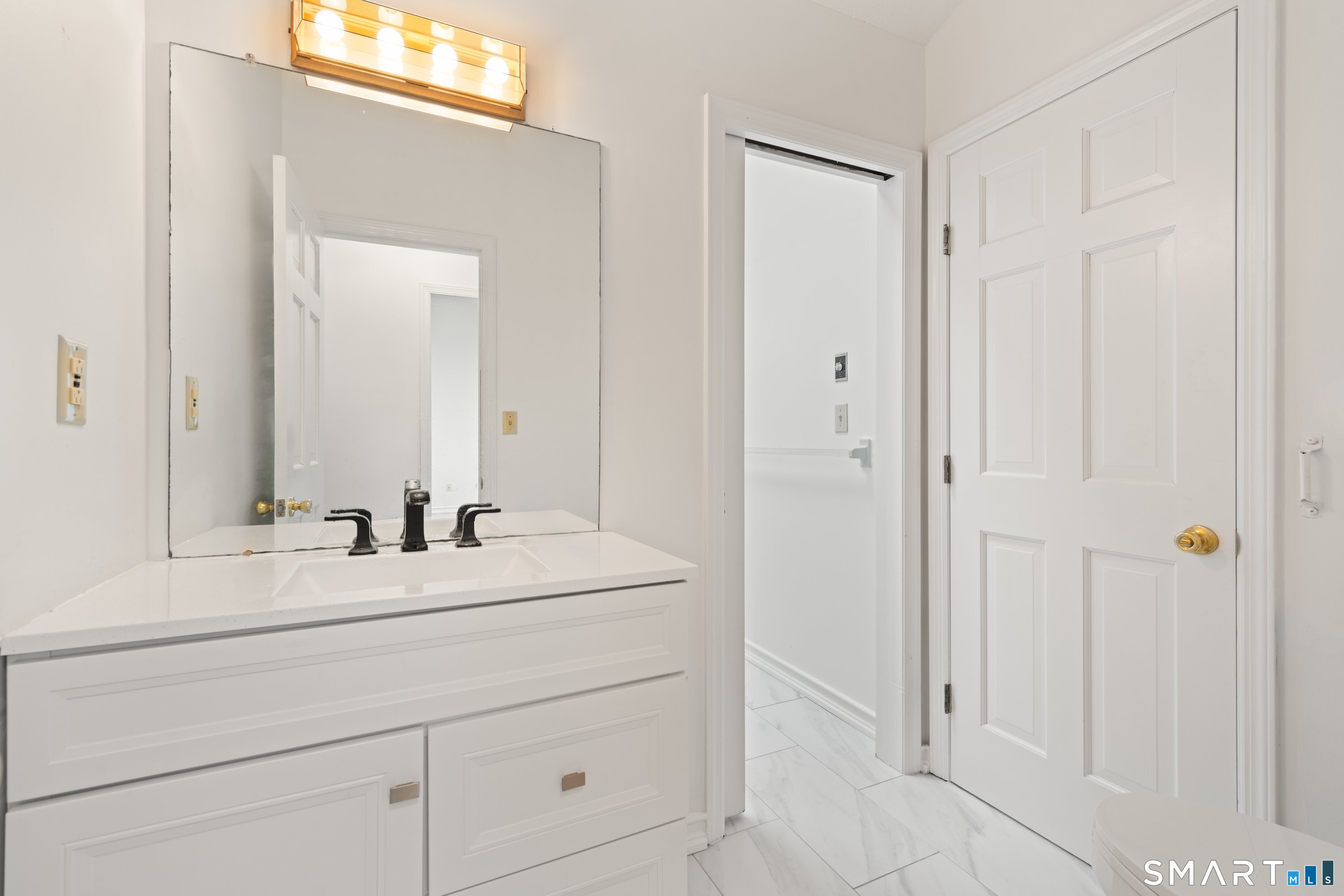 223 Sterling Road Trumbull, CT 06611 - Photo 21 of 40 Gallery Image 21