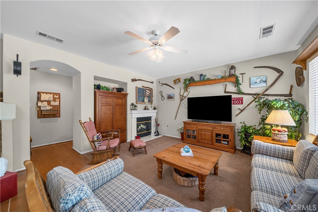 22262 Trinity Place Saugus, CA 91390 - Photo 31 of 76