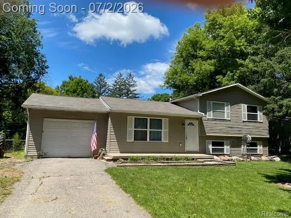$324,900 | 9523 Waite Drive, Fenton, MI 48430