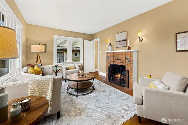 $825,000 | 7821 11th Avenue Northeast, Seattle, WA 98115