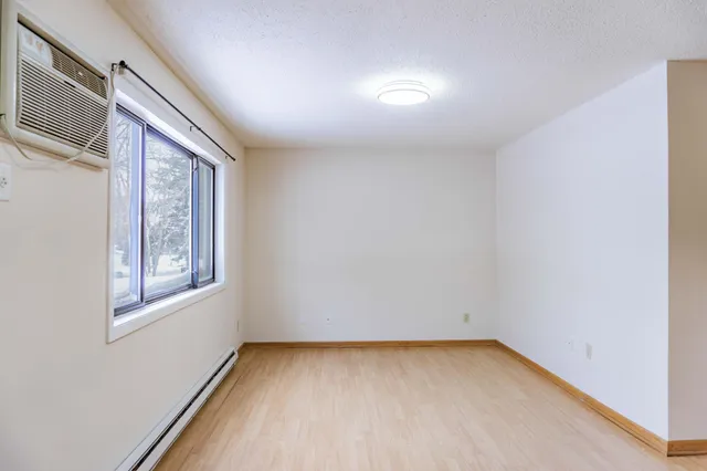 $174,900 | 22 East 13th Street, Waconia, MN 55387